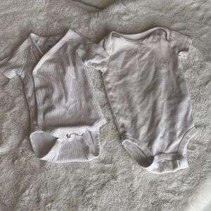 White Ribbed & Plain Short-Sleeve Baby Bodysuits Set